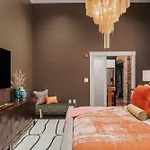 Starr Piano - Roxie And Carraway Suites - 8 Bedrooms