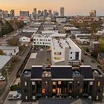 The Chestnut - Brand New Rooftop Skyline Views