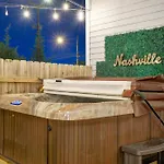 Hottub/karaoke-10min To Dt-9 Beds-swiftie's Holiday home