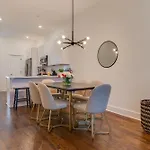 Hillsboro Village Retreat Garage Rooftop Deck Sleeps 12 Sophisticated Open Living & Gourmet Kitchen Smart Tvs Pet-Friendly W Private Garage Walk To Vanderbilt Minutes To 12 South & Broadway 24 7 Hospitality