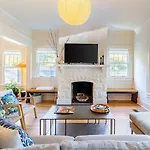 Southern Charm Backyard Firepit Outdoor Dining Mins To Downtown Chapel House By Avantstay