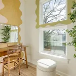 2 New Townhomes W Balcony Mins To Broadway Sleeps 16 98 Degrees The Stage