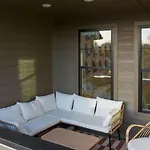 Newly Built 4Bdr Townhome W Balcony Minutes To Broadway Lischey By Avantstay