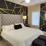 Cashville - Stylish Condo Minutes From Broadway