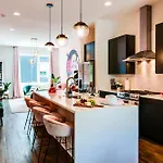 Holiday home New Dollys Dream 12 Beds Downtown Nash Opry Karaoke Nashville