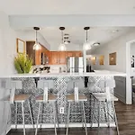 Riverfront Charm - A Scenic Downtown For 6 Nashville