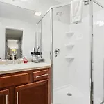 Holiday home Riverfront Charm - A Scenic Downtown For 6
