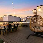 Downtown Hot Tub Game Karaoke Holiday home Nashville