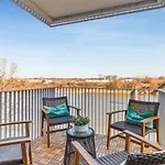 Riverfront Walk To Downtown With Garage Parking Holiday home