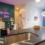 Holiday home Sparkly Boots And Pink Floors Great Location
