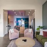 Sparkly Boots And Pink Floors Great Location * Nashville