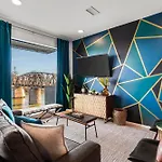 Upscale Riverview With Garage Walk To Downtown Nashville