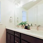 Stylish Brand-new Townhome Near Hotspots *