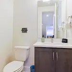 Apartment Stylish Brand-new Townhome Near Hotspots *