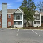 Charming With Fireplace & Dining Area Apartment