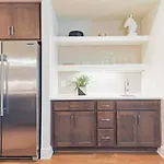 Stylish Brand-new Townhome Near Hotspots