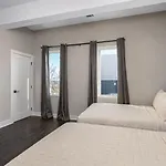 Gorgeous New Nash Home - Rooftop Views - Hot Tub