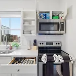 Bright 3Br Apt|Close To Universities |Parking