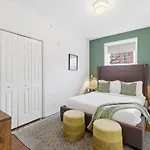 Bright 3Br Apt|Close To Universities |Parking