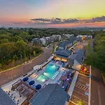 Landing Spectacular 1bd Gym Clubhouse Nashville