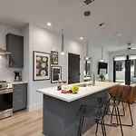 Jupiter - Odyssey - Heart Of Midtown Holiday home