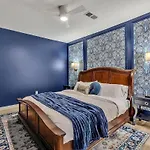 Holiday home Hyve - Tropical Penthouse - Pool & Gym