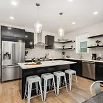 Riff & Rest - 2 Stylish Homes - Mins To Germantown Holiday home *