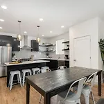Riff & Rest - 2 Stylish Homes - Mins To Germantown Holiday home Nashville