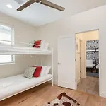 Holiday home Riff & Rest - 2 Stylish Homes - Mins To Germantown *