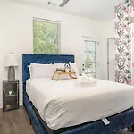 Riff & Rest - 2 Stylish Homes - Mins To Germantown Holiday home
