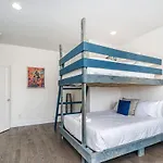 Holiday home Riff & Rest - 2 Stylish Homes - Mins To Germantown *