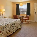 Hotel Super 8 By Wyndham Whites Creek/ Nw Area
