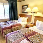 Red Lion & Airport Hotel 2*