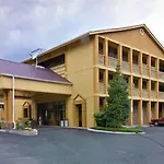 Hotel Red Lion & Airport 2*