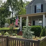 Vacation Home 5 Mins To Down Town 2 Bedrooms 2 Baths Garden Area Hot Tub