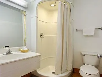 Rodeway Airport South Hotel 2*