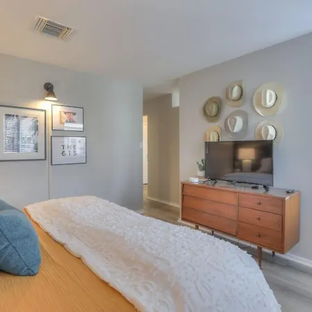 Apartment Walk To Broadway Riverfront With Pool