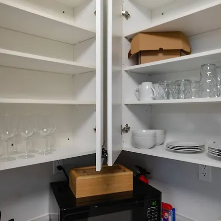 Apartment Cozy & 2br With Optional Parking Near Vanderbilt, Gulch & Honky Tonk Highway Nashville