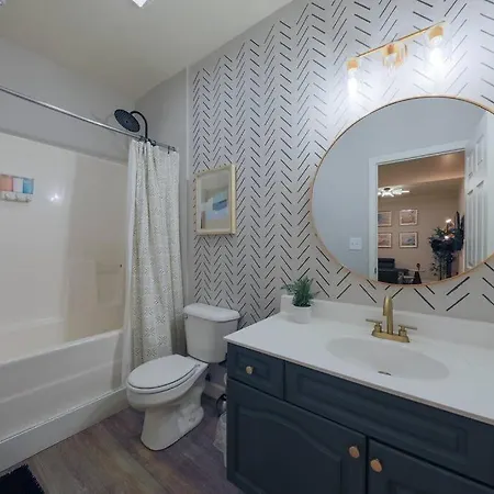 Cozy & 2br With Optional Parking Near Vanderbilt, Gulch & Honky Tonk Highway * Nashville