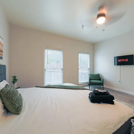 Apartment Cozy & 2br With Optional Parking Near Vanderbilt, Gulch & Honky Tonk Highway