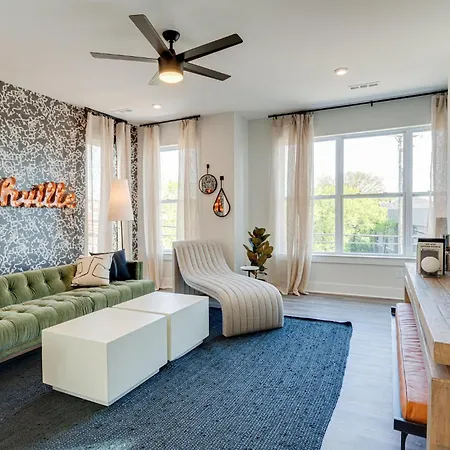Holiday home - 5625 Lenox Ave *