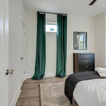 Holiday home - 5625 Lenox Ave