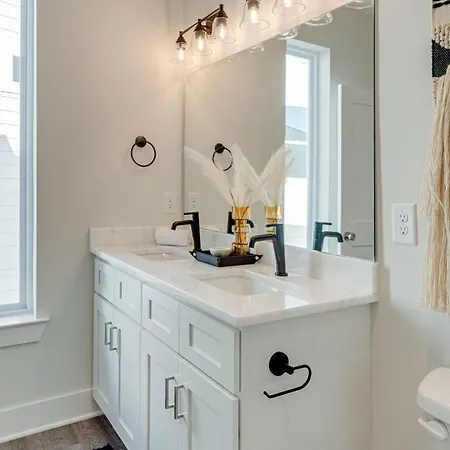 Holiday home - 5625 Lenox Ave Nashville