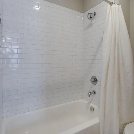 Holiday home Modest Melrose - 5 Mins To Broadway - Rooftop Deck Nashville