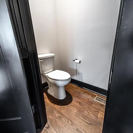 2 Designer Gulch Homes - Rooftop Hot Tub - Sleeps 24 Nashville