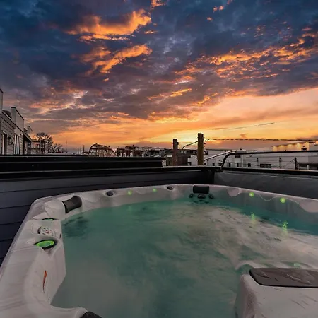 Holiday home 2 Designer Gulch Homes - Rooftop Hot Tub - Sleeps 24 *