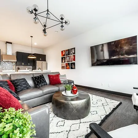 2 Designer Gulch Homes - Rooftop Hot Tub - Sleeps 24 Holiday home
