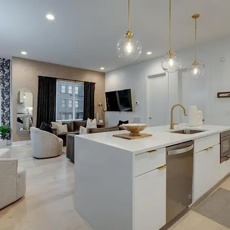Luxury Townhouse With Rooftop Deck Less Than 10 Mins To Downtown * Nashville
