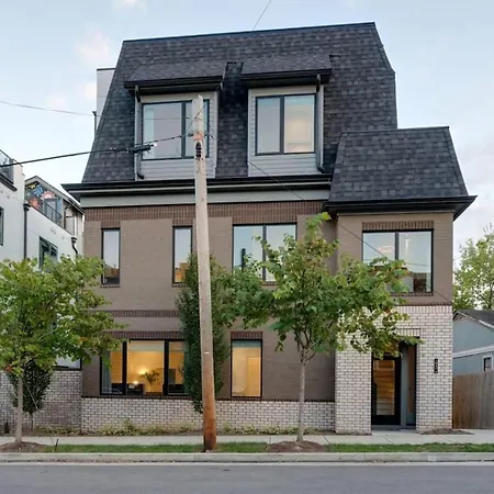 Holiday home Luxury Townhouse With Rooftop Deck Less Than 10 Mins To Downtown *