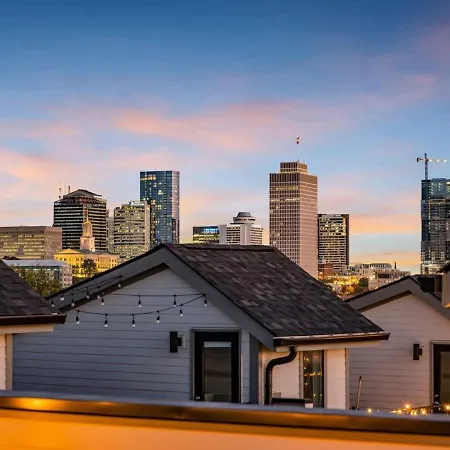 Luxury Townhouse With Rooftop Deck Less Than 10 Mins To Downtown Holiday home Nashville